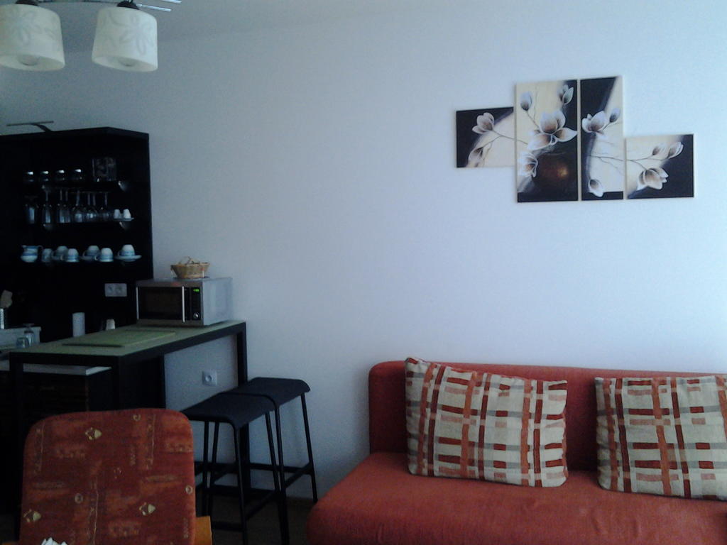Apartman Residence Nabrezi Бероун Екстериор снимка